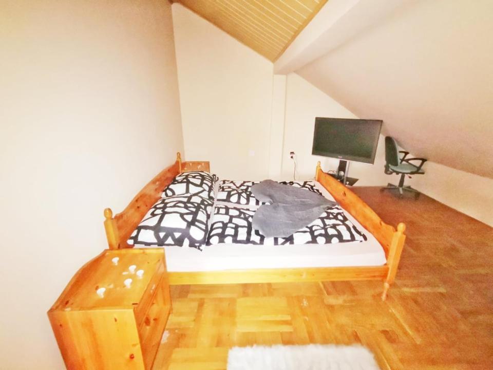 Apartman Poirot Balcony Erd Exterior photo