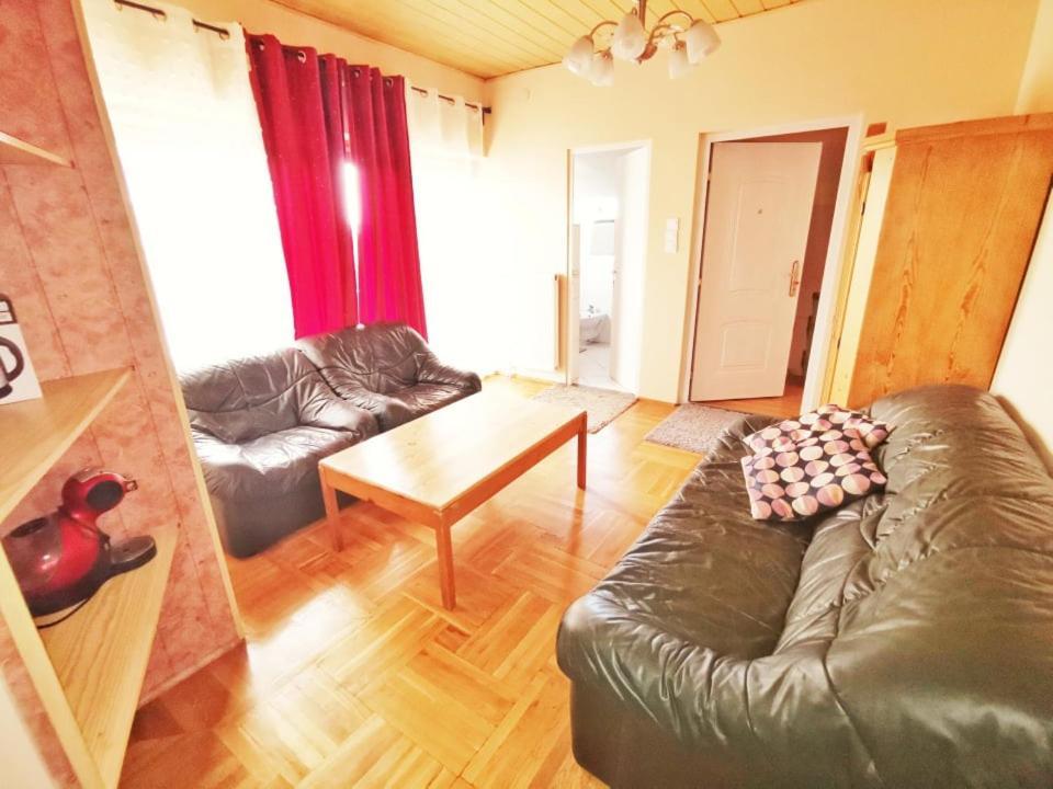 Apartman Poirot Balcony Erd Exterior photo
